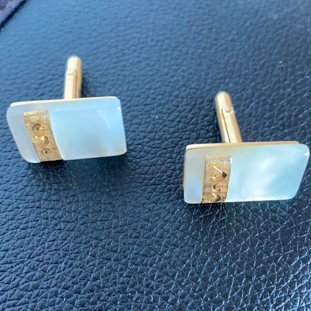 VTG SWANK MOP gold tone rectangular cuff links